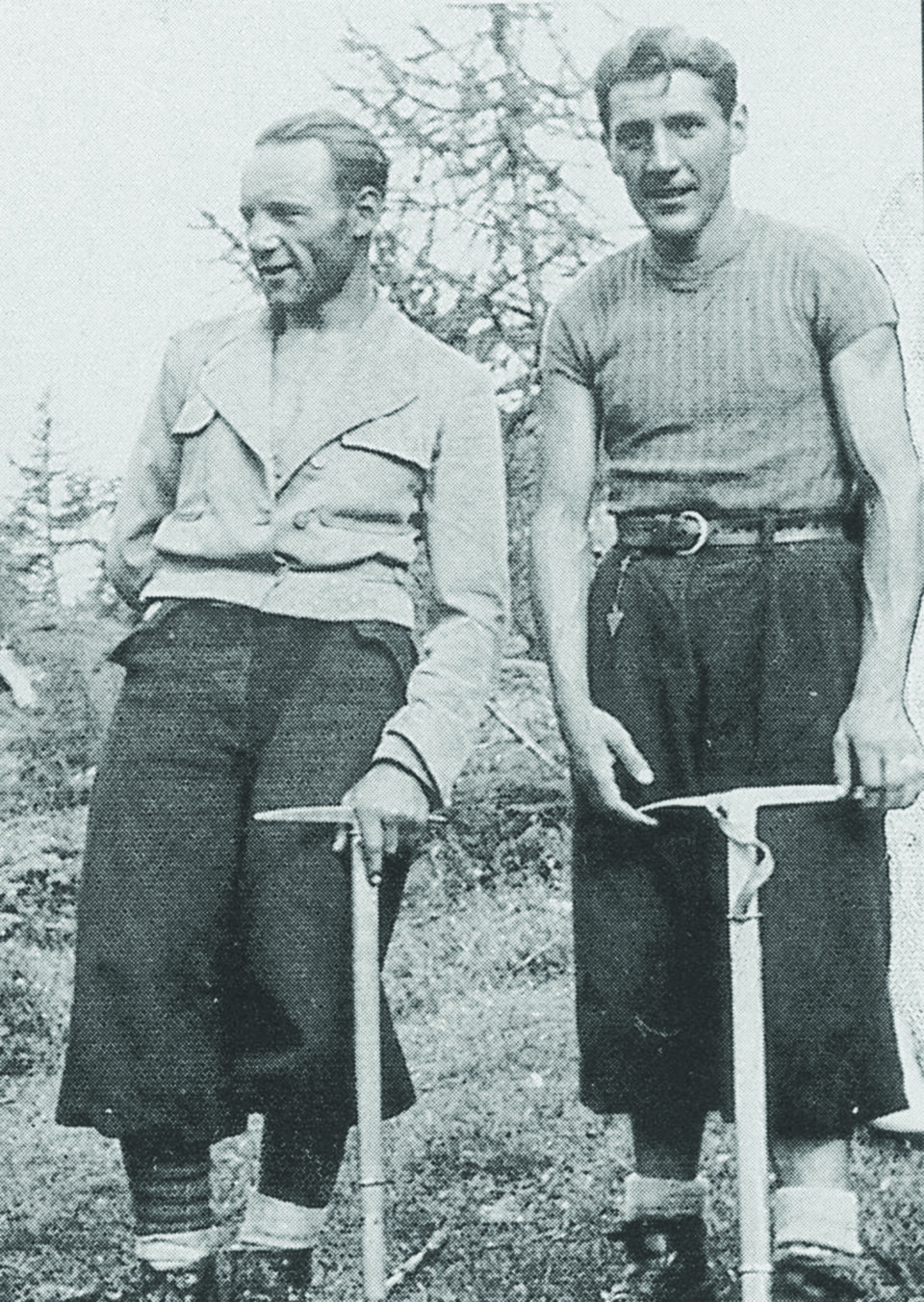 Riccardo Cassin e Gino Esposito ai piedi delle Grandes Jorasses - Archivio CAI Lecco